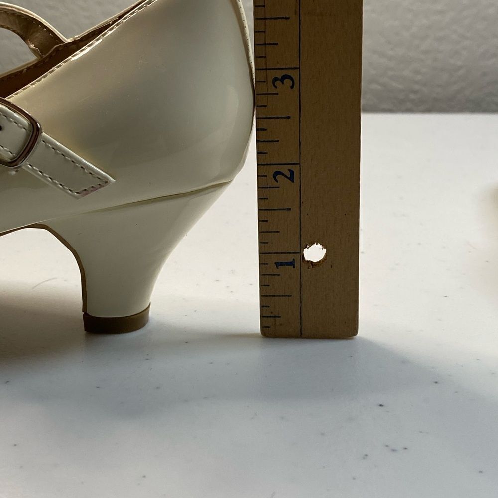 NIB Link Girls Ivory Patent Leather Mary Jane Buckle Shoes with Bow - Size 4 - Picture 12 of 12